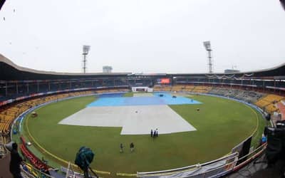 RCB vs PBKS, M.Chinnaswamy Stadium Pitch Report | Royal Challengers Bangalore vs Punjab Kings Records and Stats, Bangalore Weather Forecast