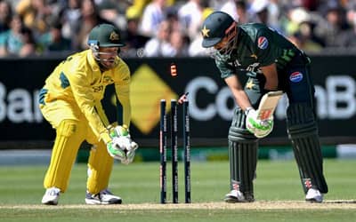 Australia edge out Pakistan by 2 wickets in action-packed 1st ODI, take a 1-0 lead in the three-match series
