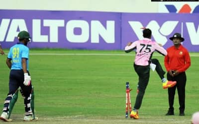 Shakib Al Hasan loses his temper twice in one game of Dhaka Premier League, apologises