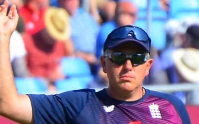 Covid-scare in the Ashes 2021-22, England coach to isolate after returning covid positive