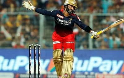Dinesh Karthik reprimanded for breaching the IPL code of conduct against LSG