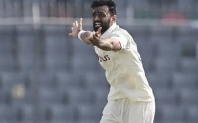 FIRST OVER HAT-TRICK! Jaydev Unadkat stuns Delhi with a first-over hat trick(2023).