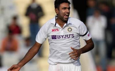 IND vs AUS: Usman Khawaja reckons R Ashwin is a "gun" bowler and handling him in India vs Australia test series would be key
