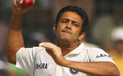 Mastering the Art of Bowling in Cricket: A Comprehensive Guide to Techniques and Strategies