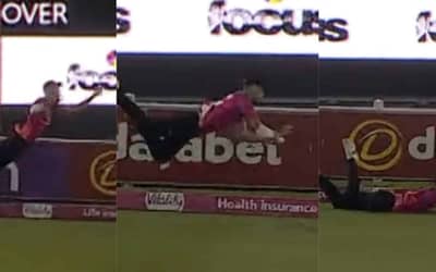 Watch - Bradley Currie pouches one-handed best catch of all time in the Vitality T20 Blast?